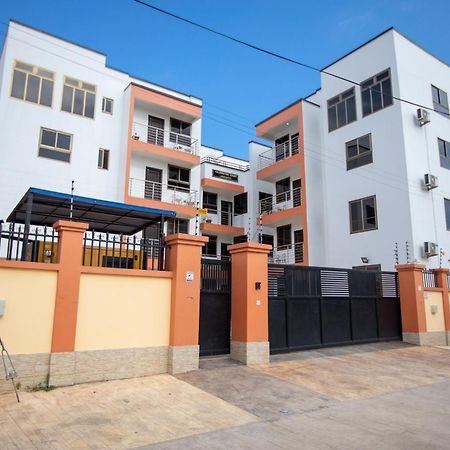 Washington Apartments - Just 25Mins Drive From The Airport Kwashieman Екстериор снимка
