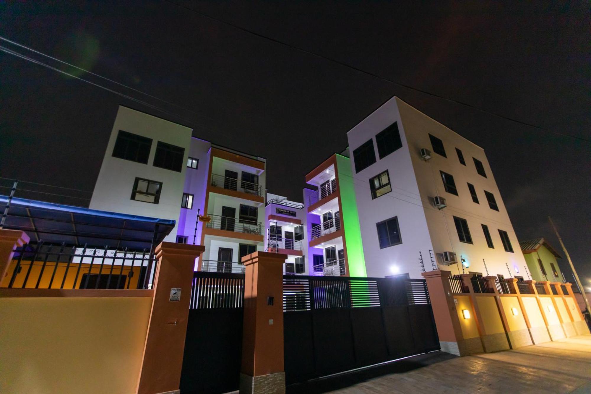 Washington Apartments - Just 25Mins Drive From The Airport Kwashieman Екстериор снимка