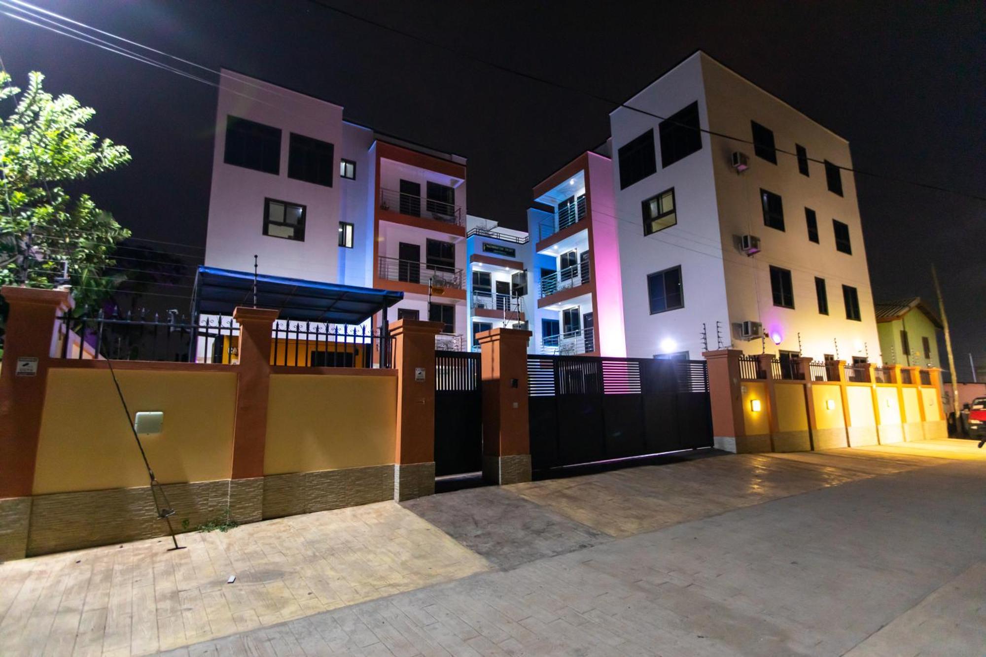 Washington Apartments - Just 25Mins Drive From The Airport Kwashieman Екстериор снимка