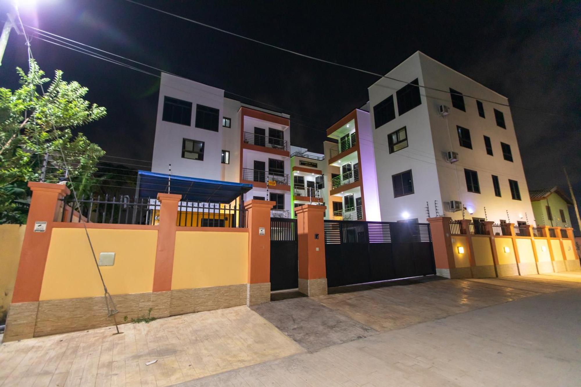 Washington Apartments - Just 25Mins Drive From The Airport Kwashieman Екстериор снимка