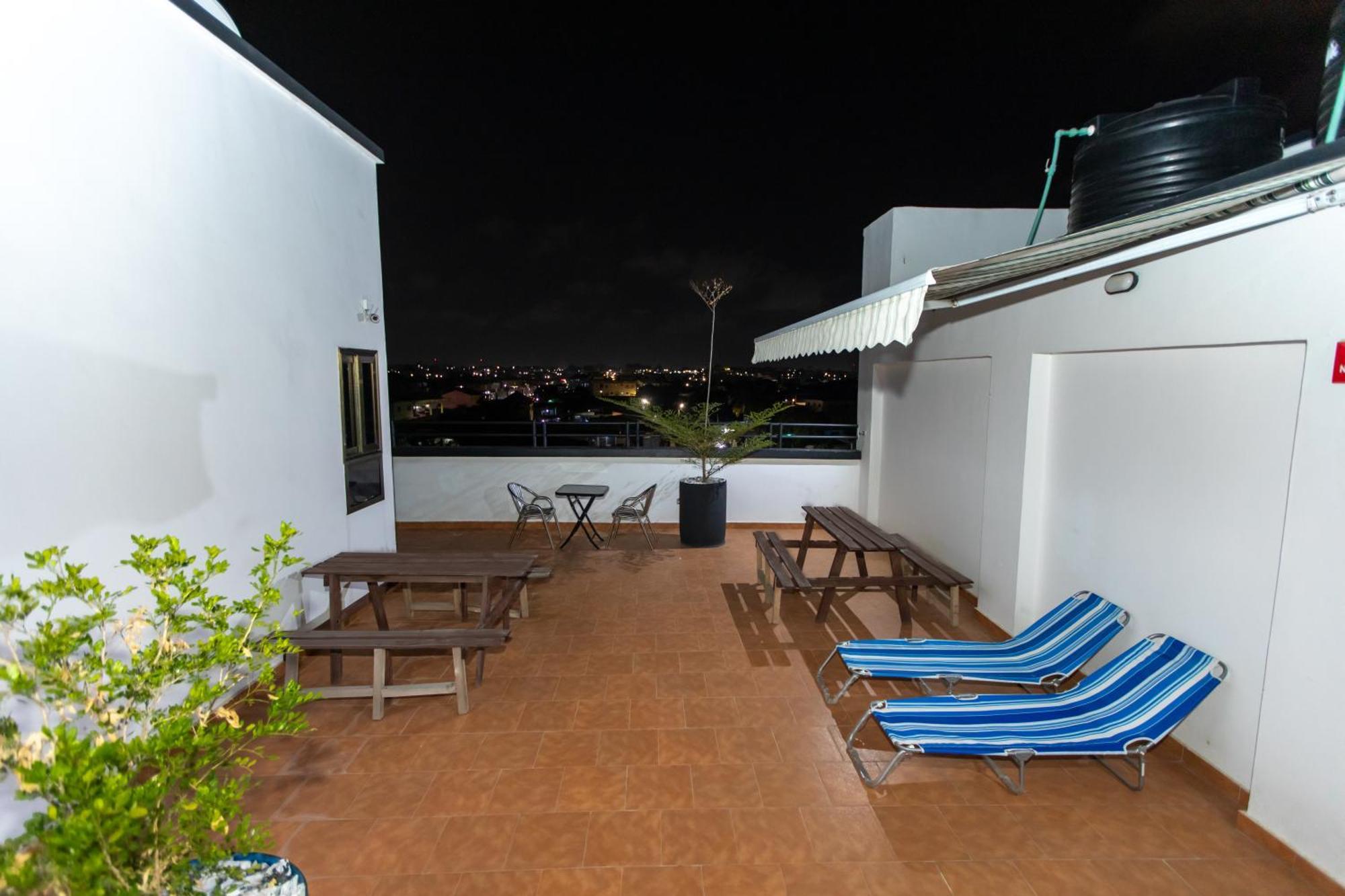 Washington Apartments - Just 25Mins Drive From The Airport Kwashieman Екстериор снимка