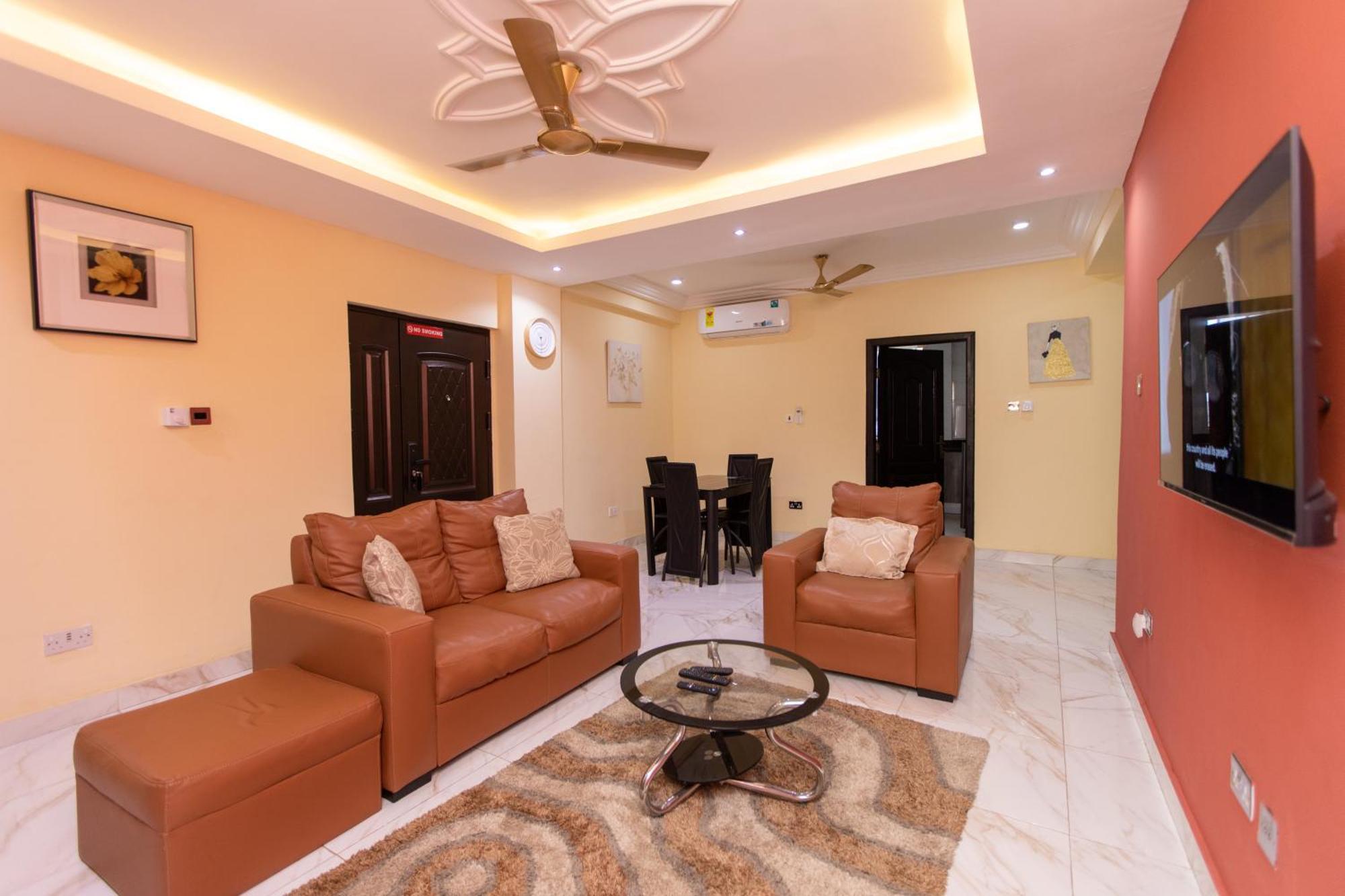 Washington Apartments - Just 25Mins Drive From The Airport Kwashieman Екстериор снимка