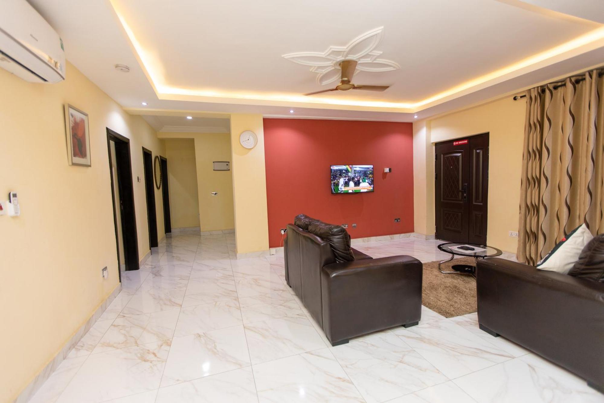 Washington Apartments - Just 25Mins Drive From The Airport Kwashieman Екстериор снимка