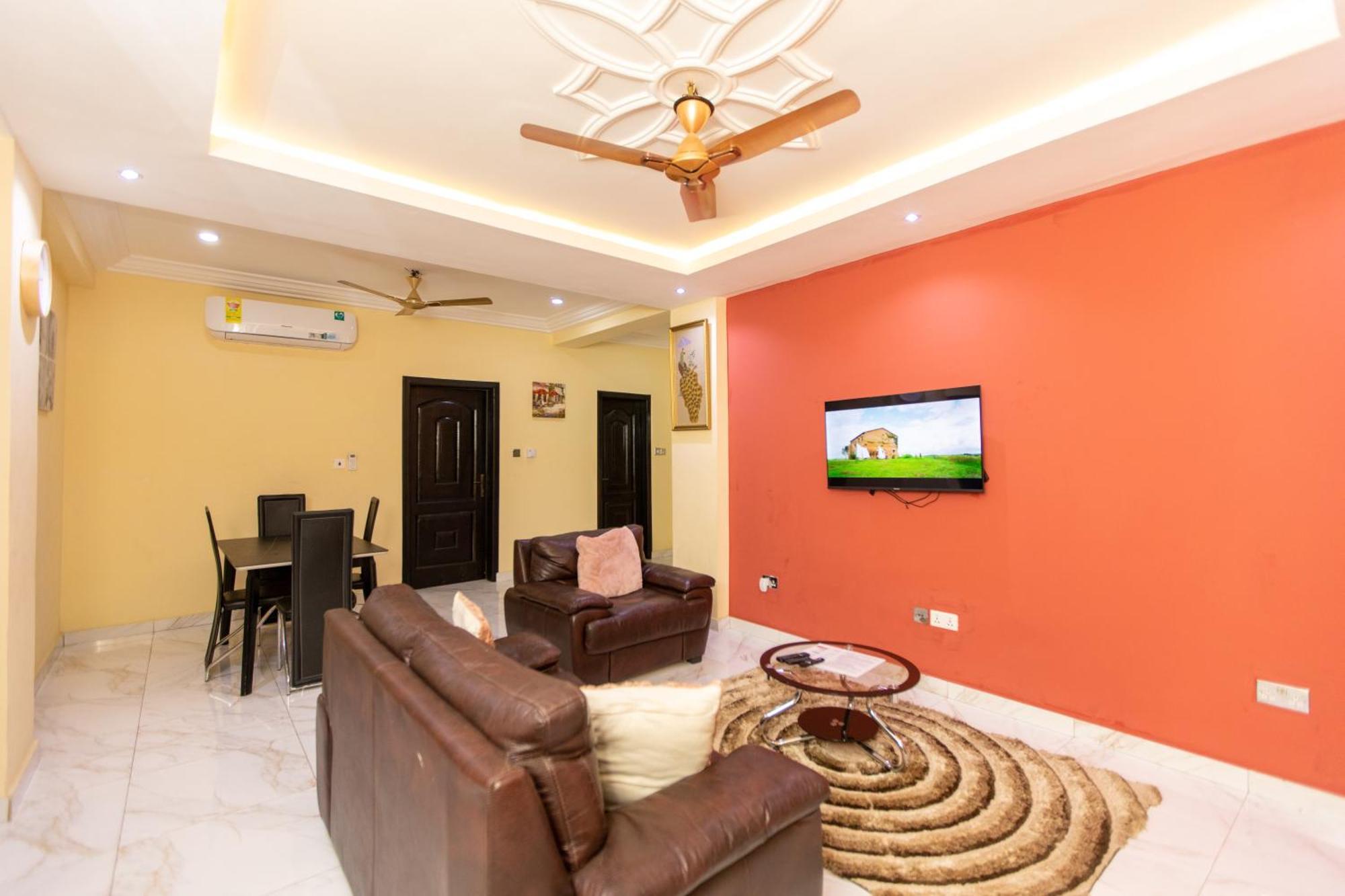 Washington Apartments - Just 25Mins Drive From The Airport Kwashieman Екстериор снимка