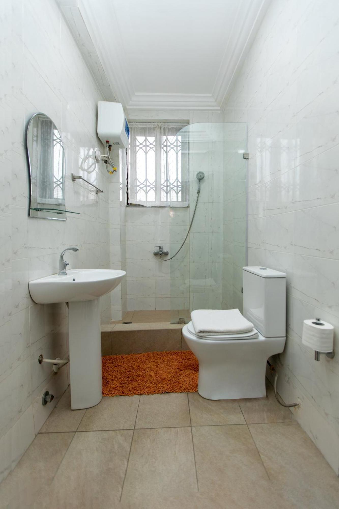Washington Apartments - Just 25Mins Drive From The Airport Kwashieman Екстериор снимка