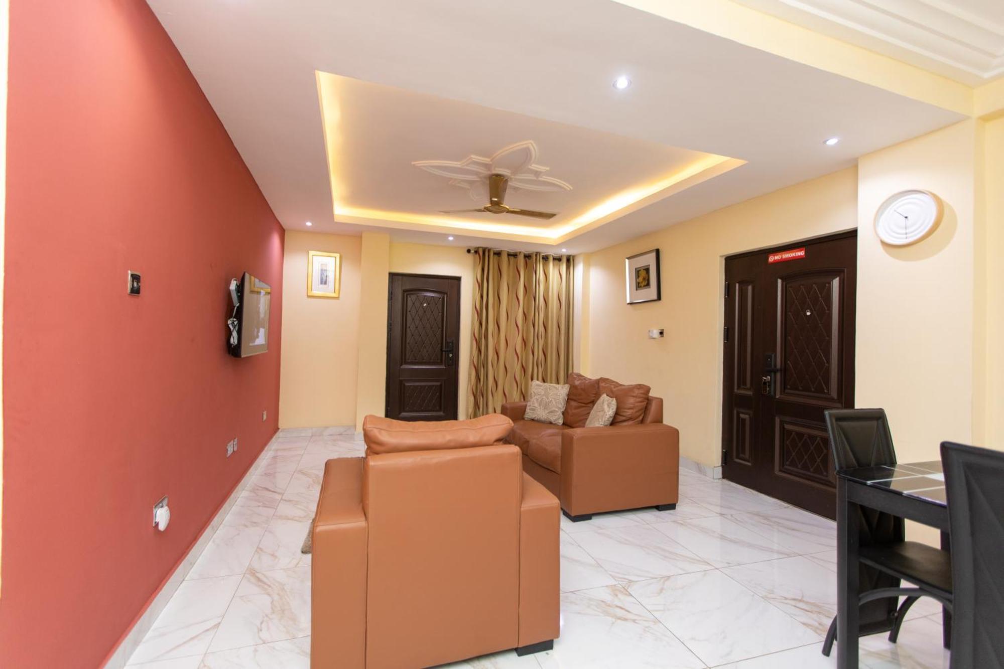 Washington Apartments - Just 25Mins Drive From The Airport Kwashieman Екстериор снимка