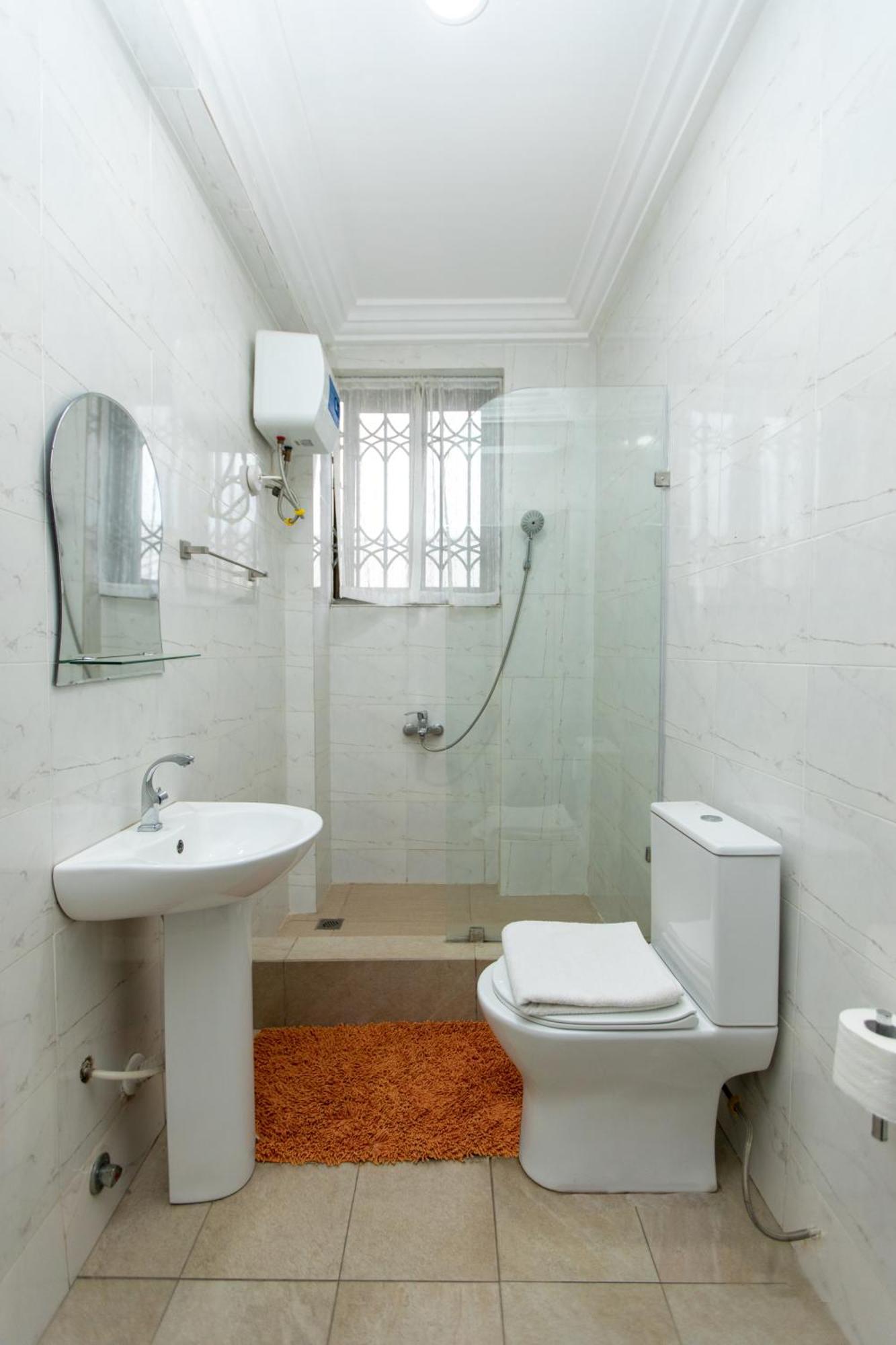 Washington Apartments - Just 25Mins Drive From The Airport Kwashieman Екстериор снимка