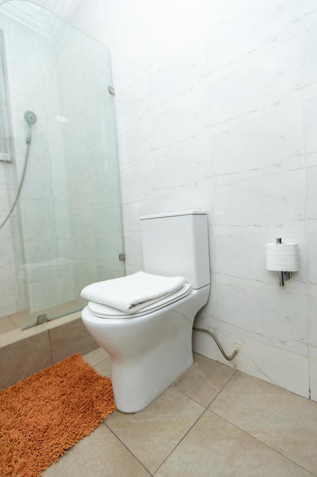 Washington Apartments - Just 25Mins Drive From The Airport Kwashieman Екстериор снимка