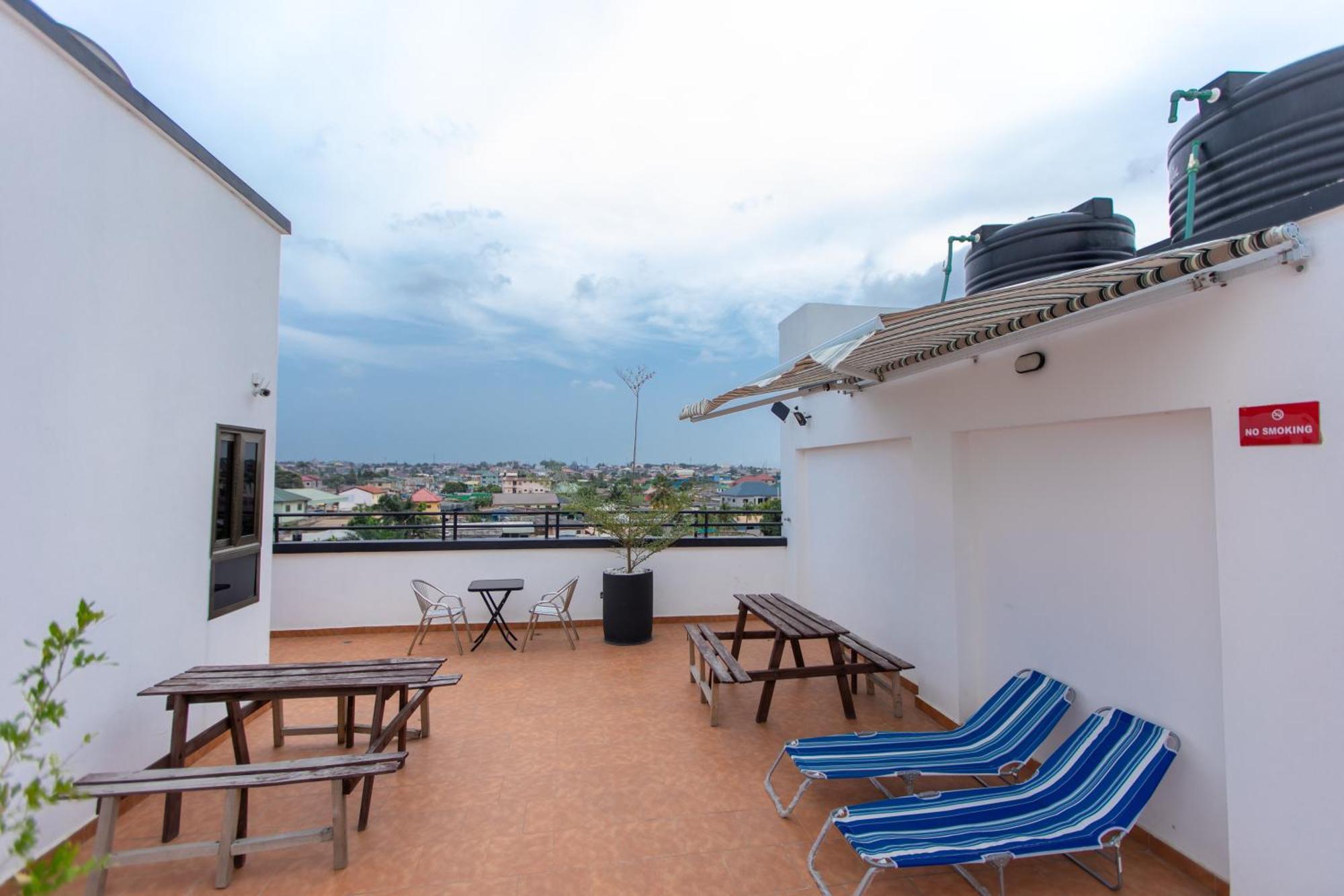 Washington Apartments - Just 25Mins Drive From The Airport Kwashieman Екстериор снимка