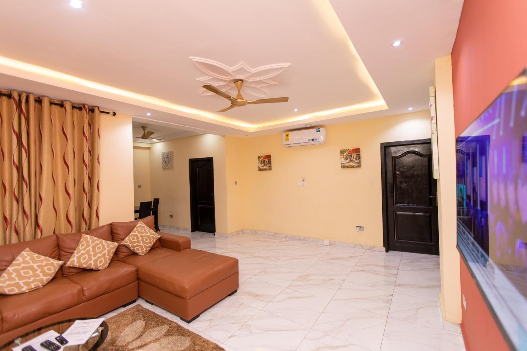 Washington Apartments - Just 25Mins Drive From The Airport Kwashieman Екстериор снимка