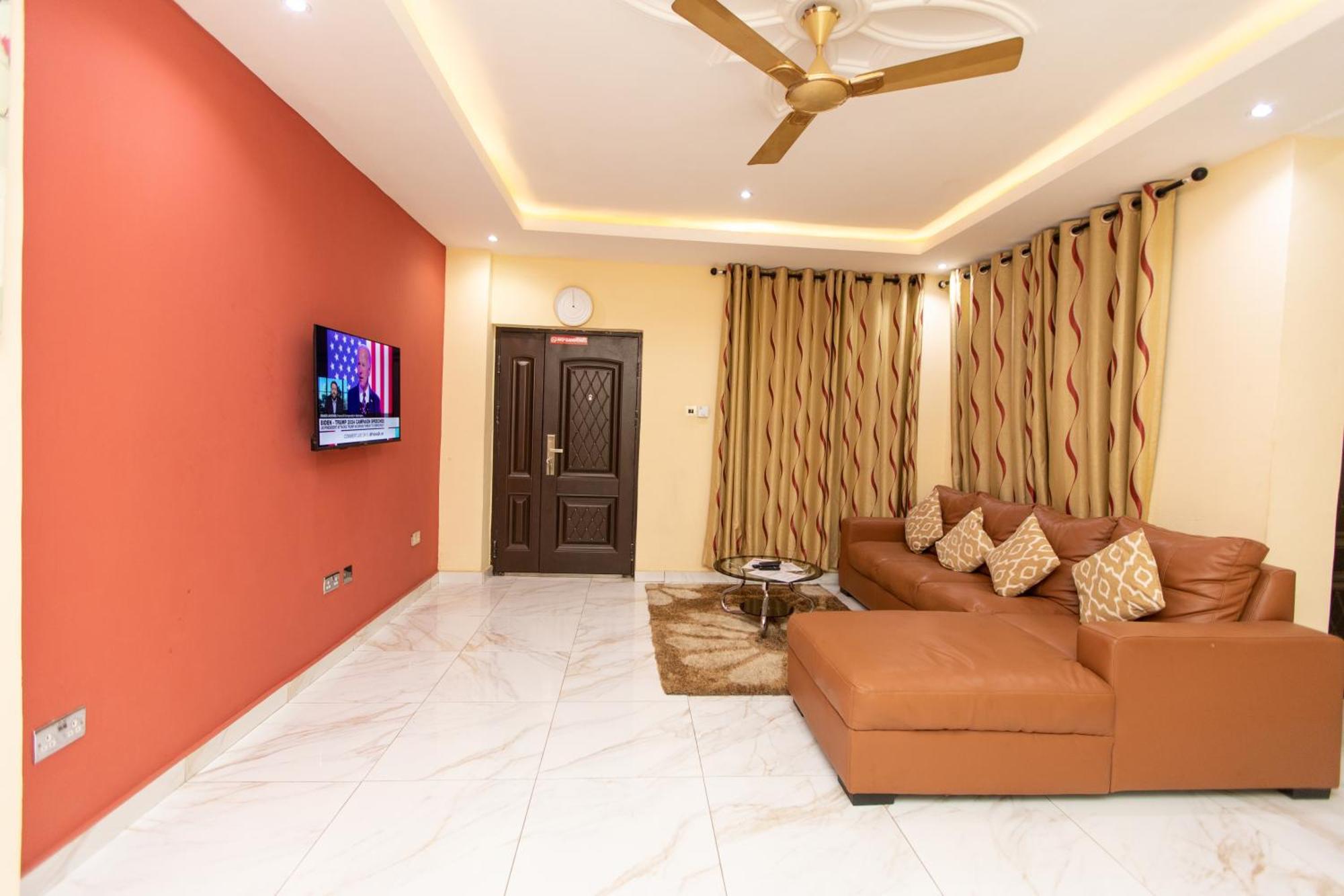 Washington Apartments - Just 25Mins Drive From The Airport Kwashieman Екстериор снимка