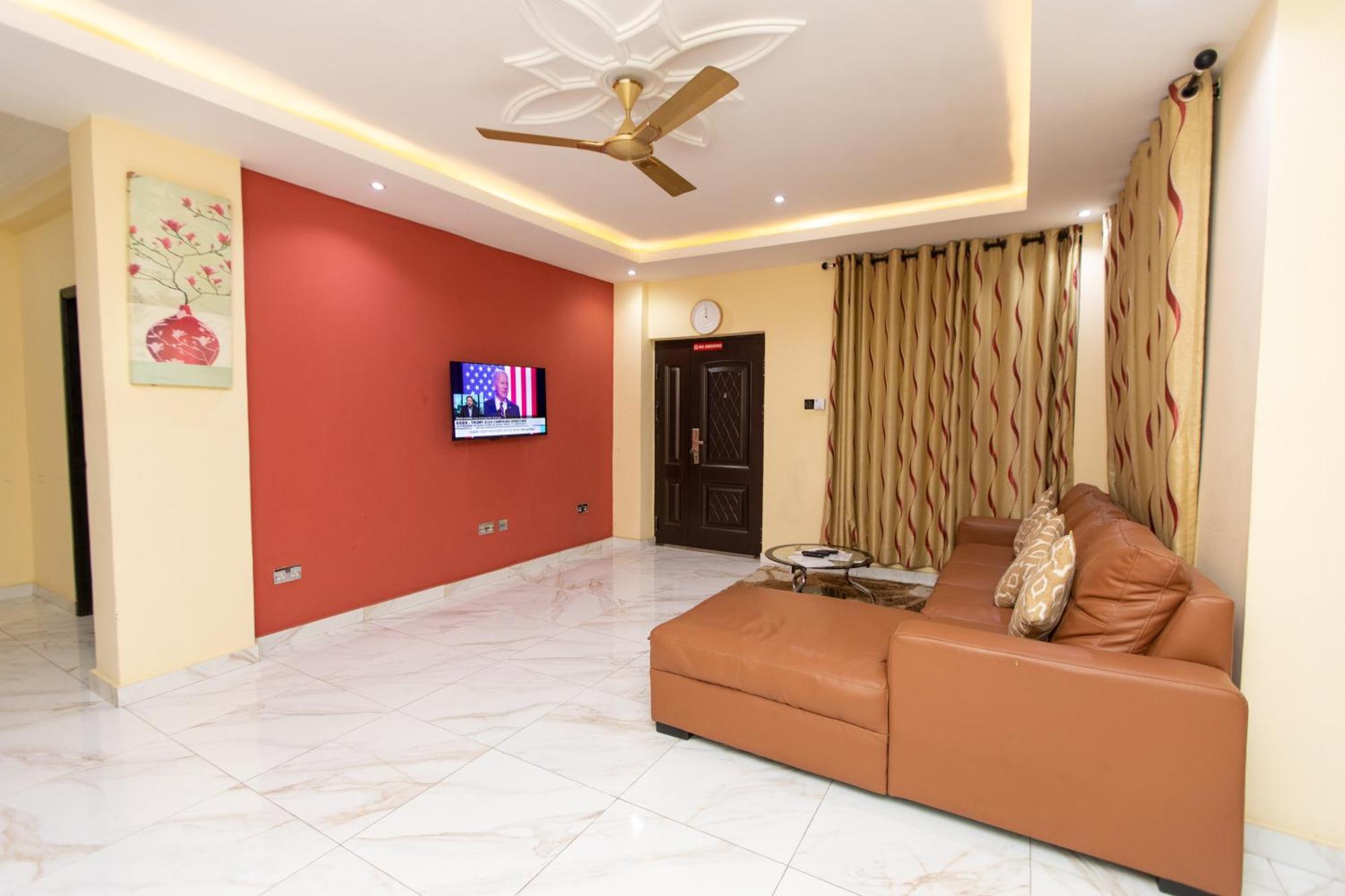 Washington Apartments - Just 25Mins Drive From The Airport Kwashieman Екстериор снимка